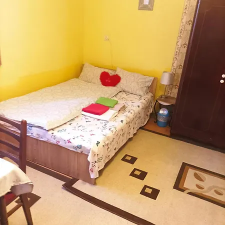 Apartament Cu Doua Camere Si Gradina Cluj-Napoca Exterior photo